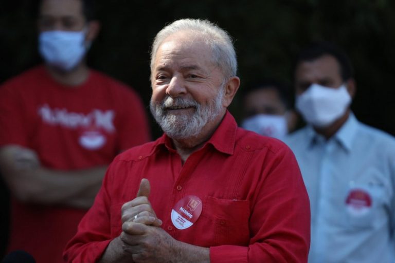 Lula vence Bolsonaro no primeiro turno da eleição aponta pesquisa