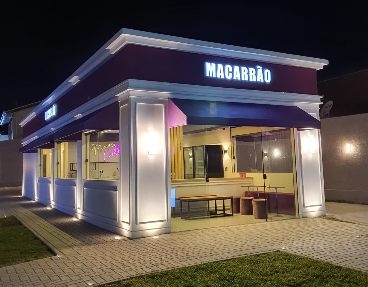 Famosa rede de fast food de hambúrguer inaugura drive-thru em Curitiba