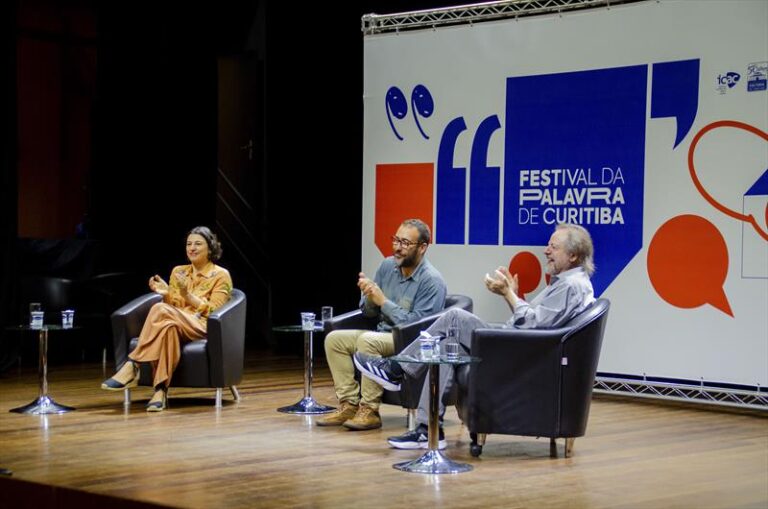 Festival da Palavra movimenta o sábado no centro histórico de Curitiba com atrações literárias