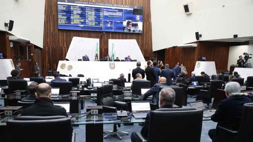 Nesta segunda-feira (30) foram realizadas duas sessões plenárias, sendo uma ordinária e outra extraordinária.