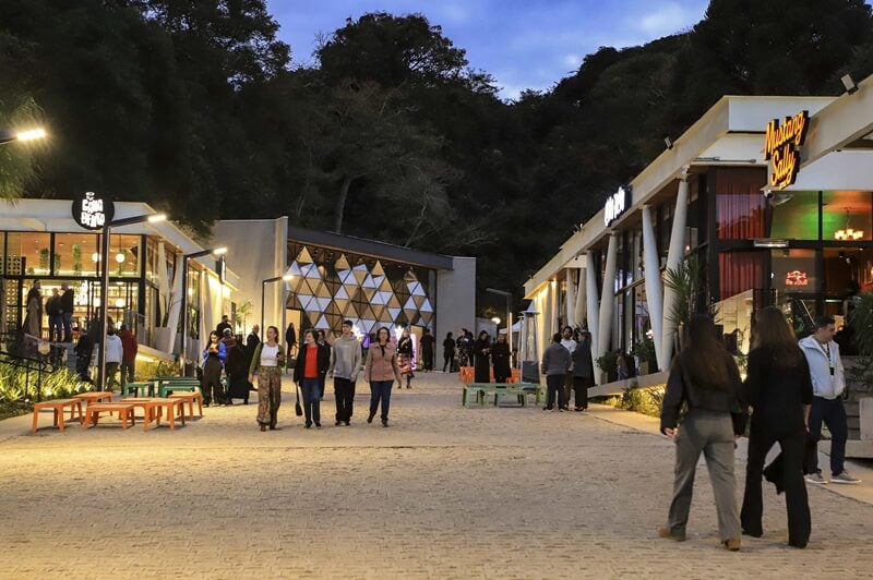 veja como funciona a Rua da Música em Curitiba