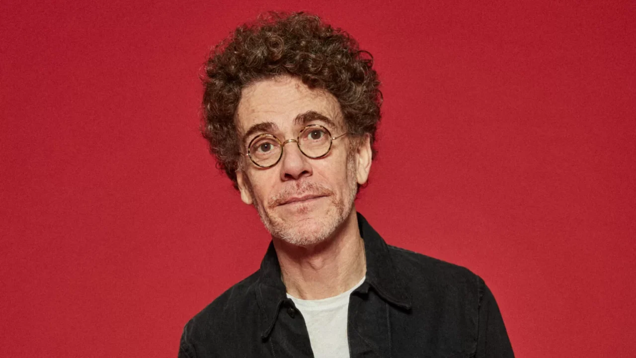 Nando Reis volta a Curitiba com show de violão, voz e filho no Guairão