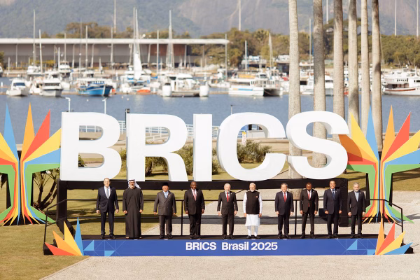 Trump faz nova ameaça contra o Brics e promete acabar com o bloco