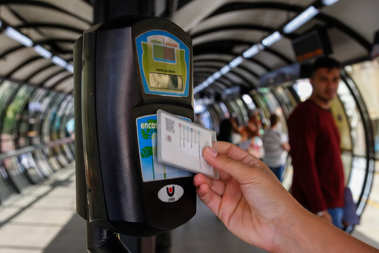 Preço da passagem de ônibus em Curitiba será congelado por até 2 anos