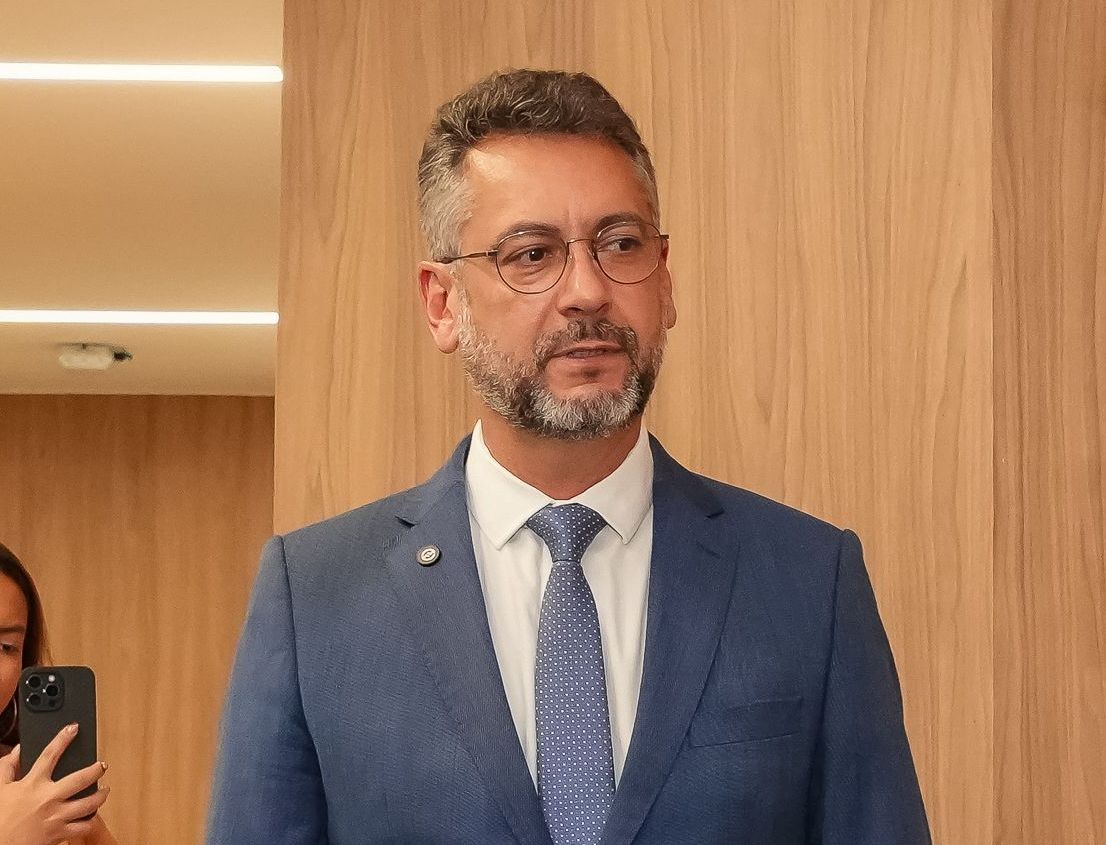 Felipe Neto se pronuncia após irmão desabafar por falta de ajuda financeira