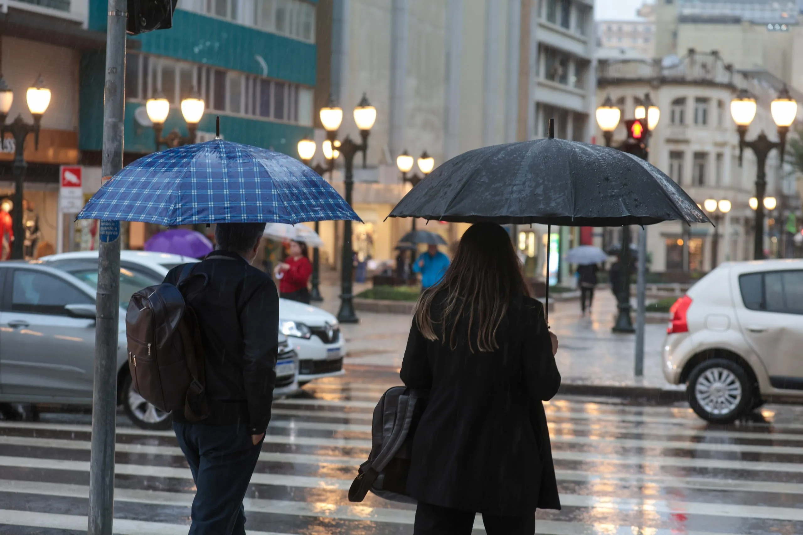 Nova frente fria se aproxima e Curitiba vai esfriar de novo