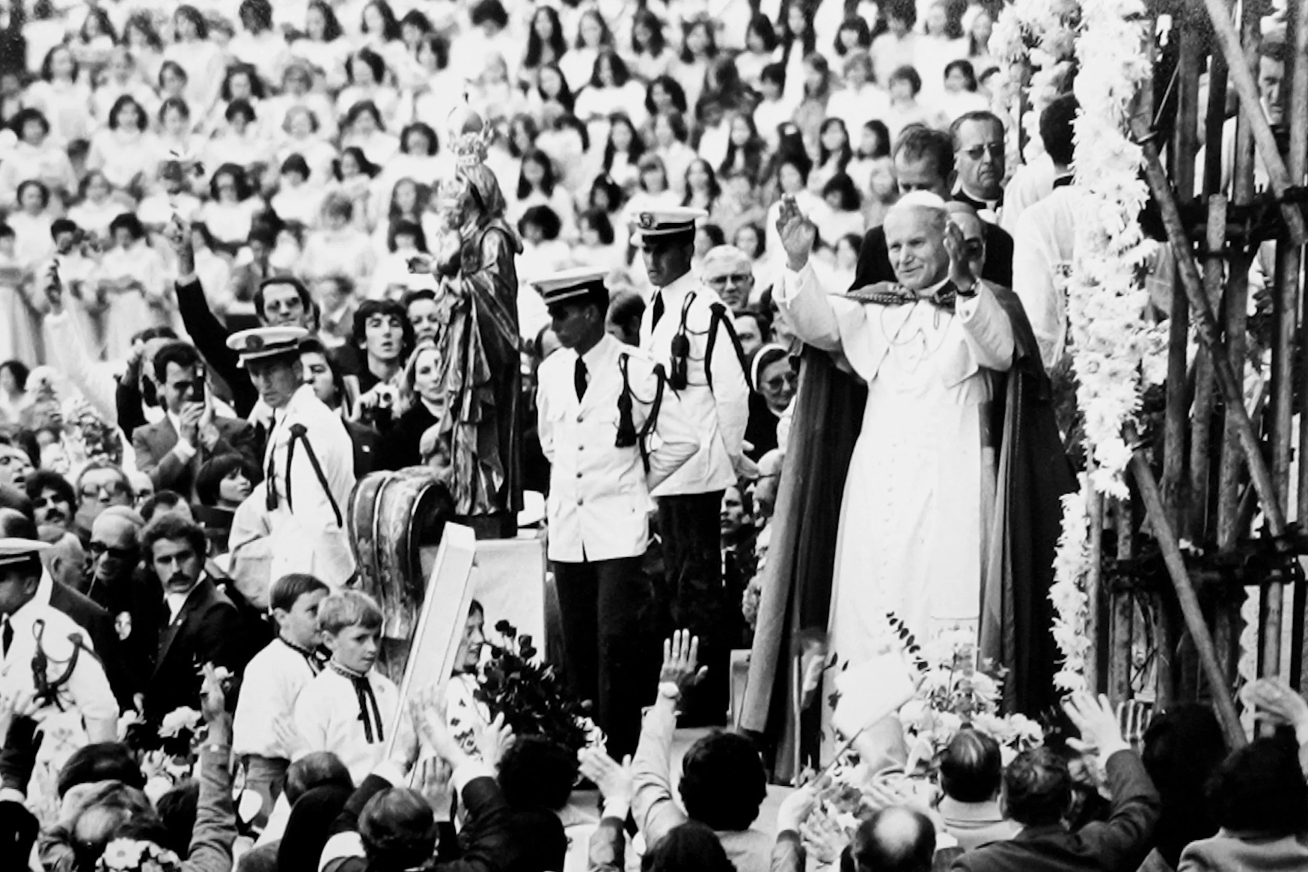 Visita de João Paulo II parou Curitiba em 1980; galeria de fotos