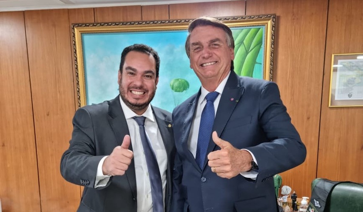Vice-prefeito de Curitiba vai deixar o PL e acerta com o Novo
