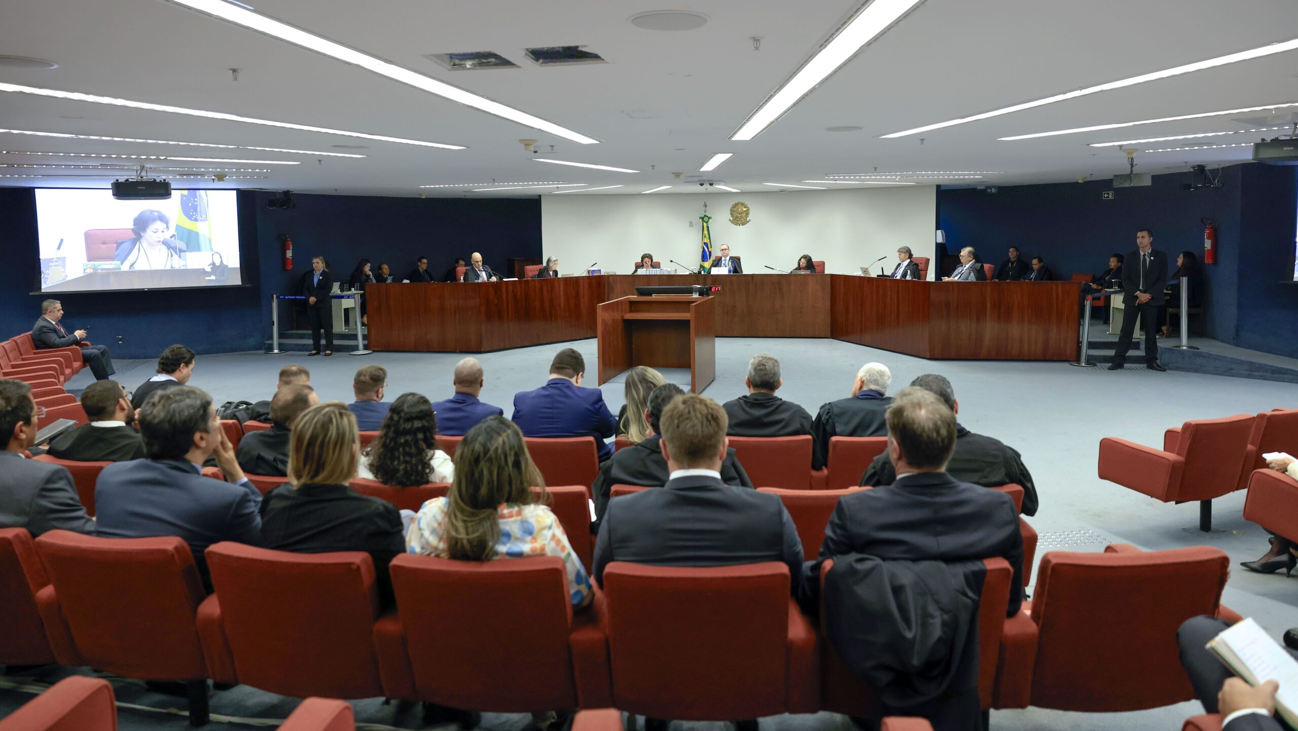 Oruam chega "abatido" na delegacia e pede desculpas após prisão