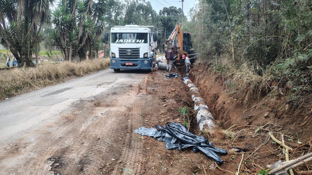 Prefeitura de São José dos Pinhais realiza obra na Rua do Piquete, na Cachoeira