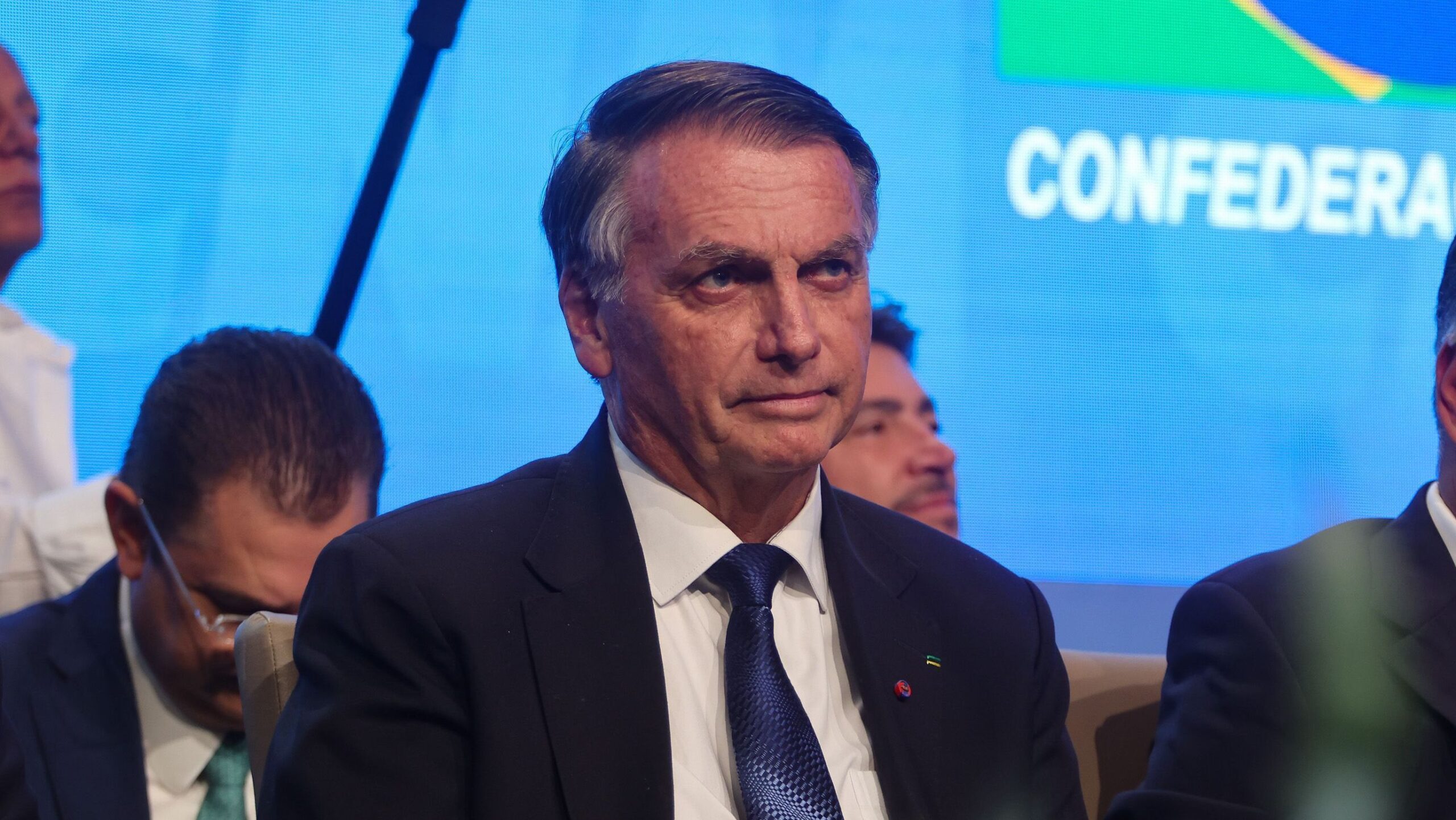 Felipe Neto se pronuncia após irmão desabafar por falta de ajuda financeira