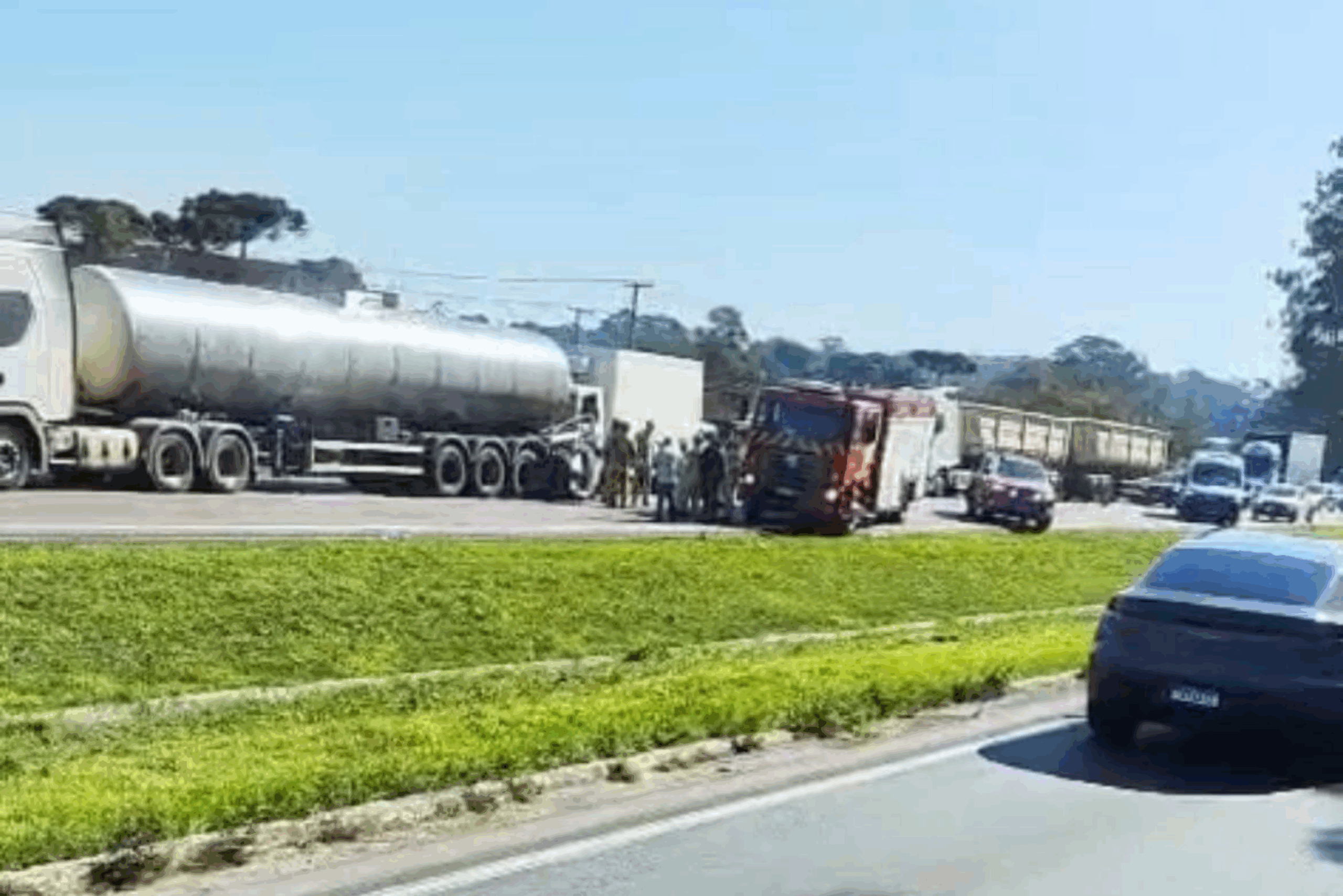 Acidente bloqueia o Contorno Sul de Curitiba, sentido São Paulo – CBN Curitiba – A Rádio Que Toca Notícia