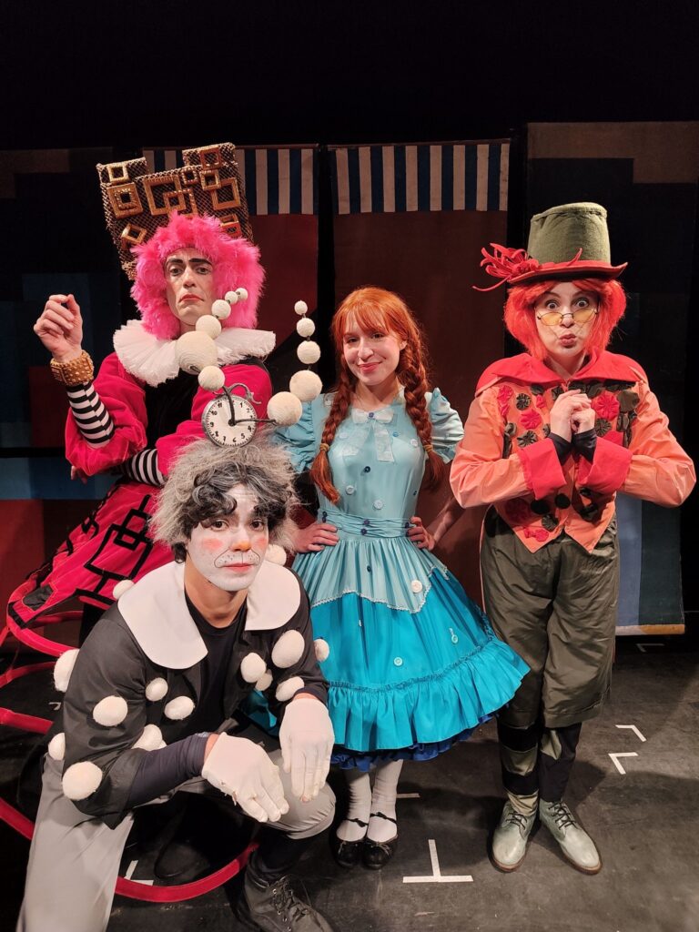 Alice Eraumavez3 1 Espetáculo “Alice no País das Maravilhas” desembarca em Curitiba com apresentações gratuitas