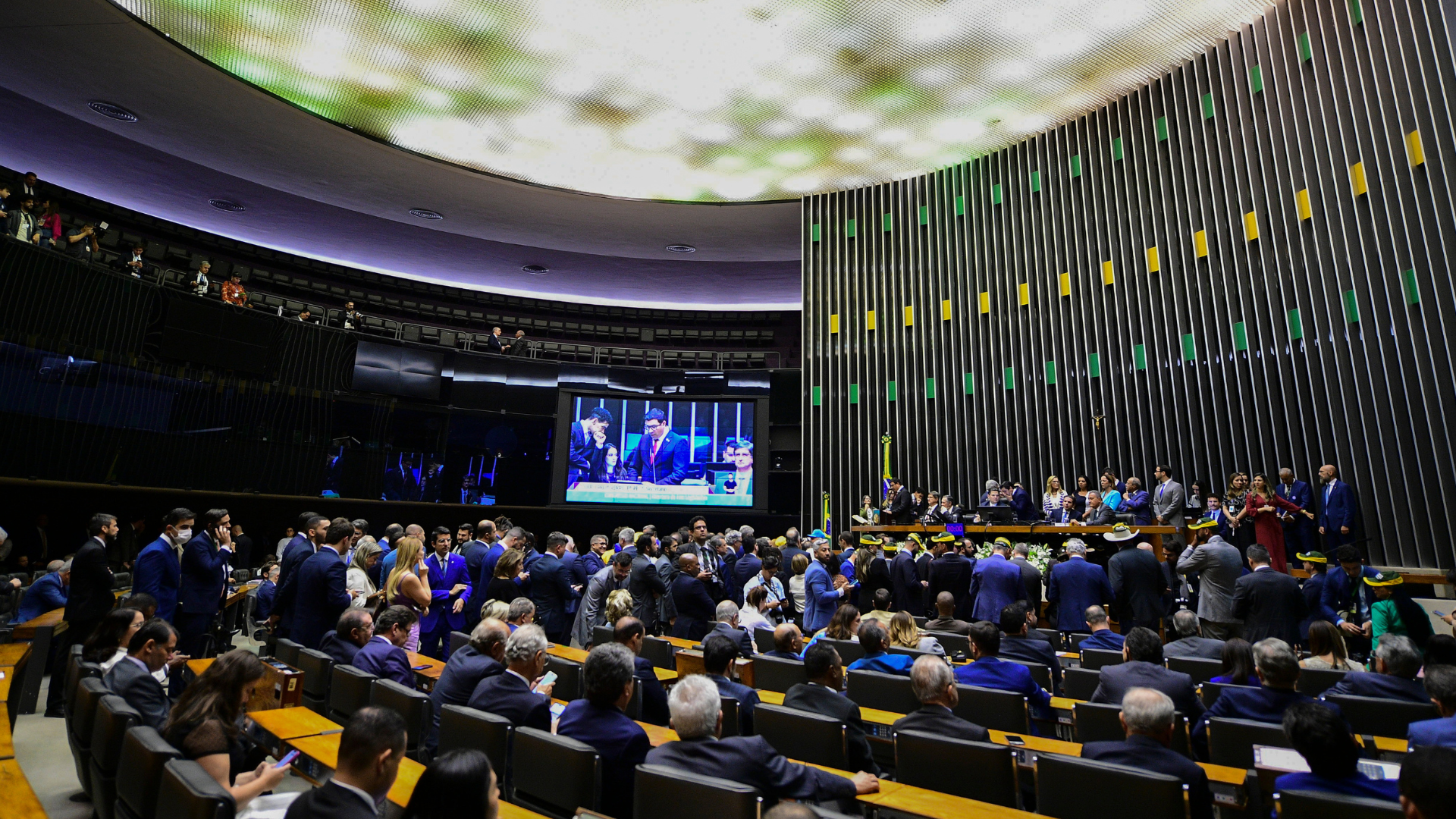Aliados defendem apelo de Bolsonaro e Eduardo contra tarifaço de Trump