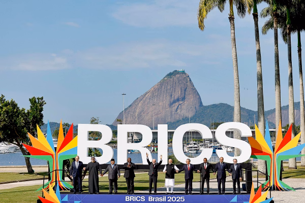 Tarifa dos EUA: entenda como Trump enfraquece o Brics e isola o Brasil