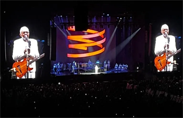Em Curitiba, Gilberto Gil encanta o público