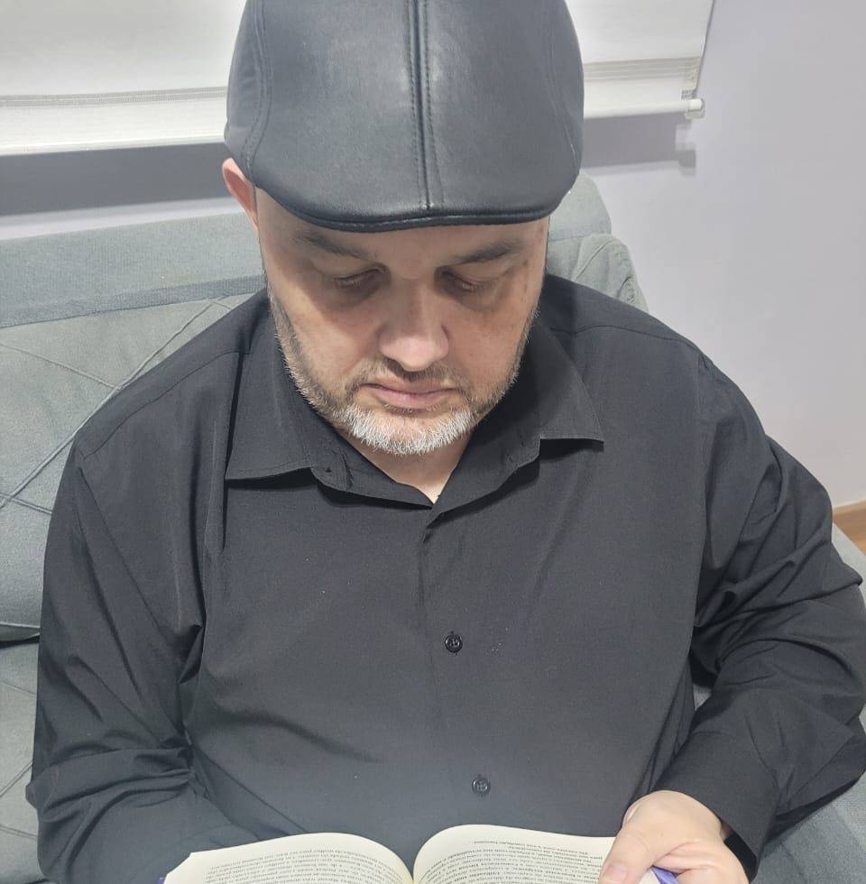 Membro da ABL lança livro de poesias em Curitiba