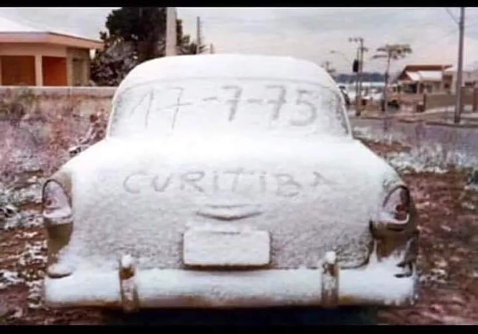 50 anos do maior espetáculo de inverno de Curitiba: a neve de 1975