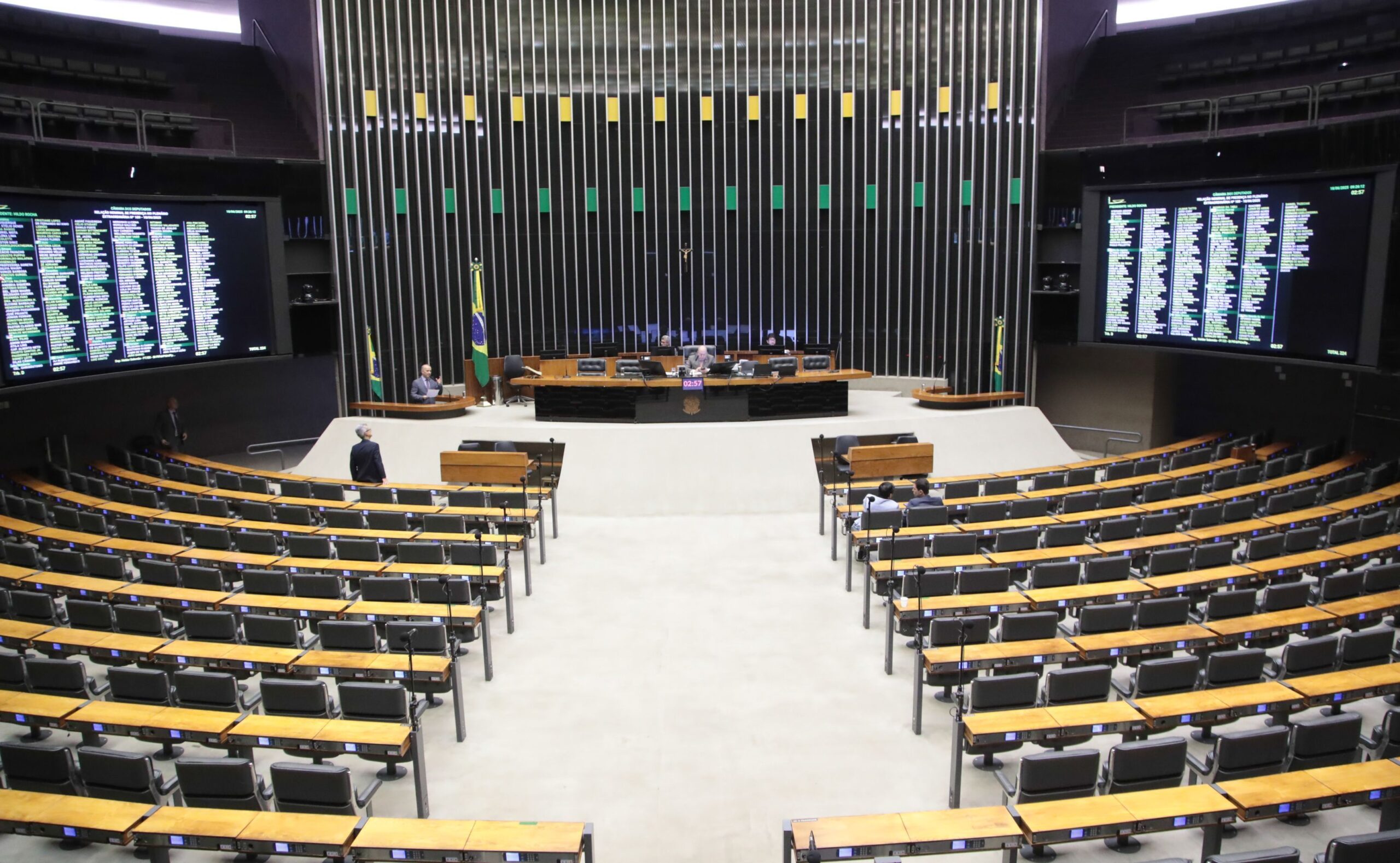 Após briga no palco, SBT anuncia a saída de Felipeh Campos