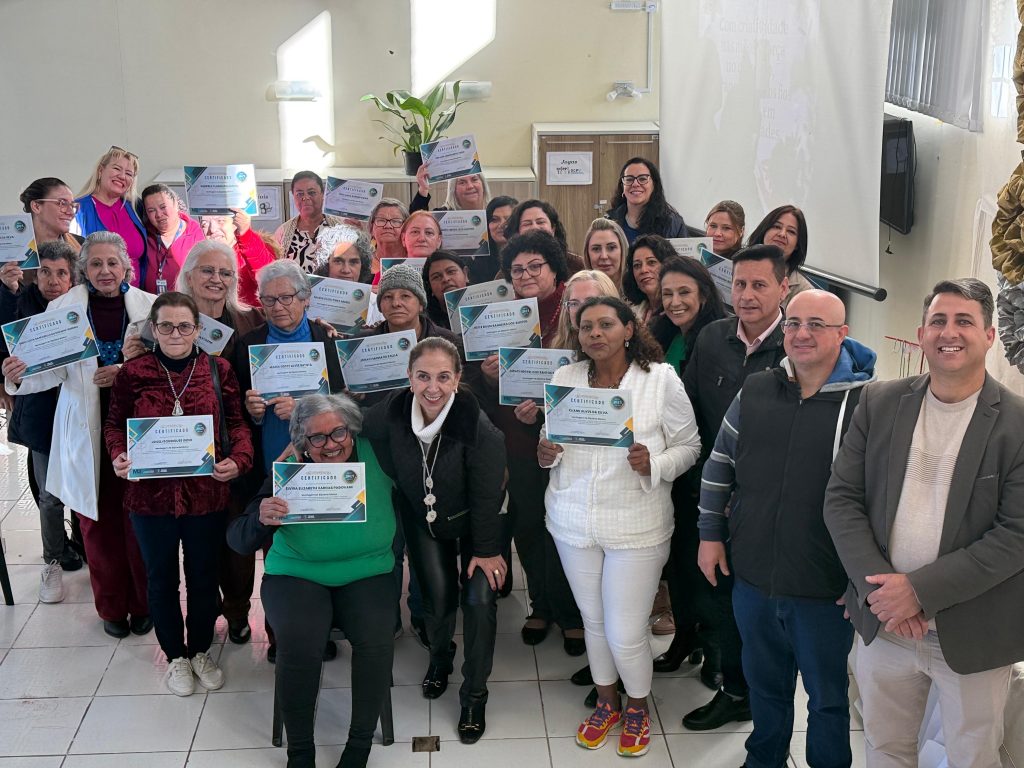 Curso de bijuteria forma alunas em São José dos Pinhais com foco em empreendedorismo e geração de renda