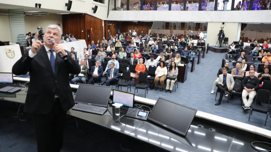 Assembleia Legislativa do Paraná | ALEP | Notícias > Escola do Legislativo capacitou mais de 4,3 mil pessoas no primeiro semestre de 2025