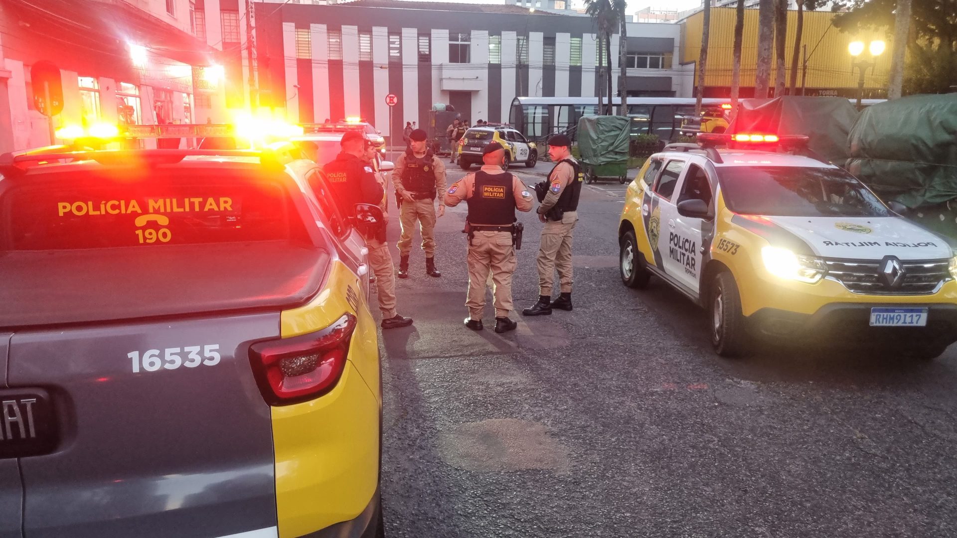 ameaça de bomba fecha Praça Carlos Gomes