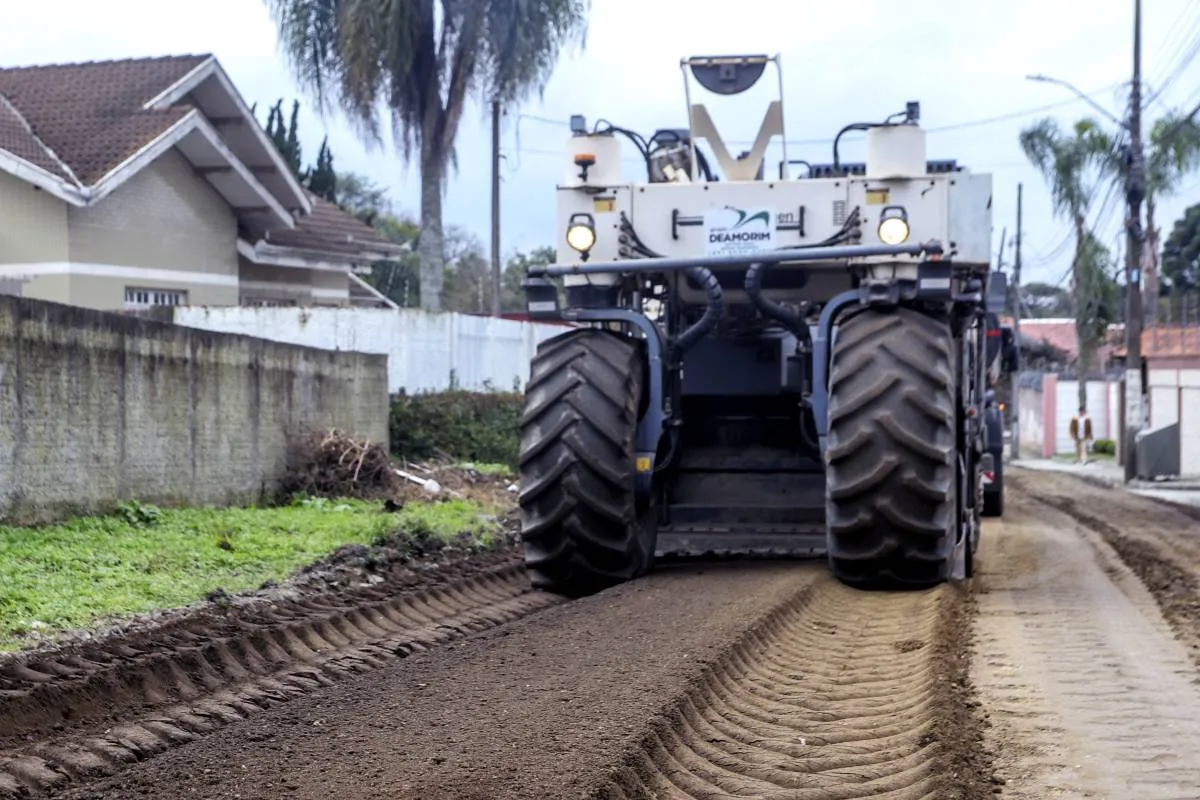 Obra prevê novo asfalto em bairros de Curitiba. Descubra a lista