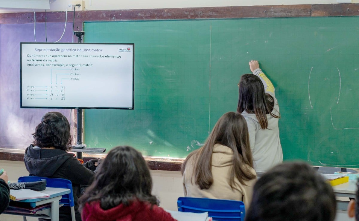 governo-parana-nomeia-988-professores-concurso-publico