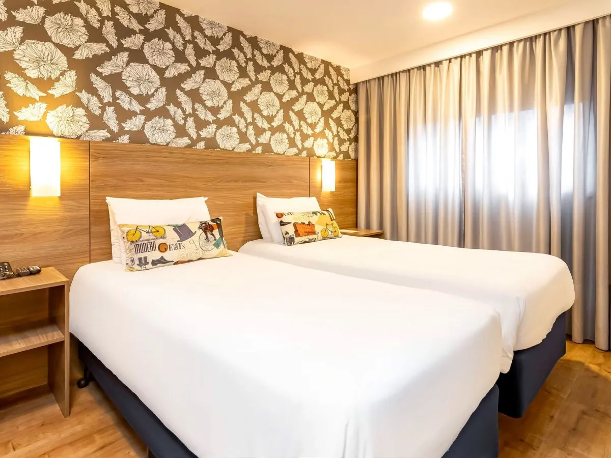 Rede gigante inaugura 3º hotel em Curitiba