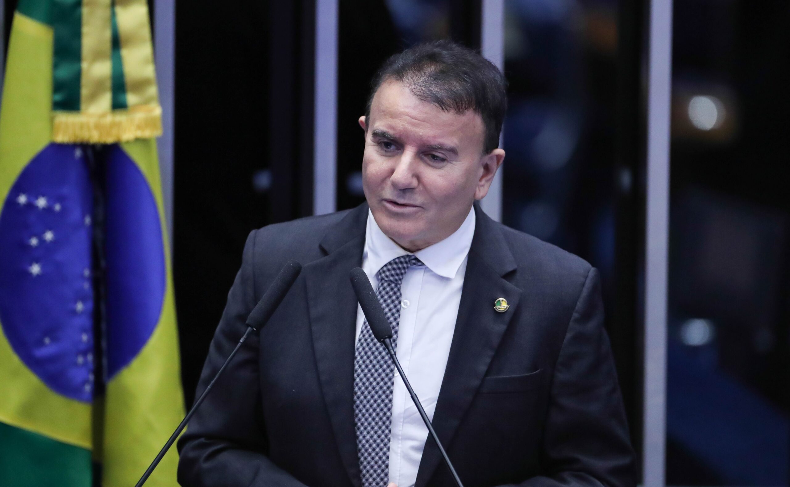 Felipe Neto se pronuncia após irmão desabafar por falta de ajuda financeira