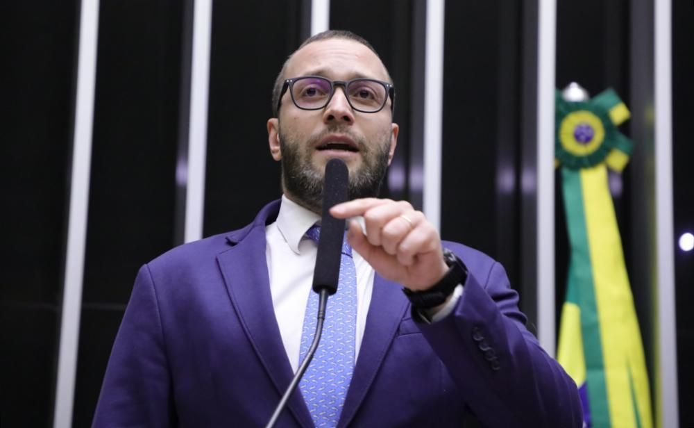 Filho de professora encontrada morta confessou crime, diz polícia