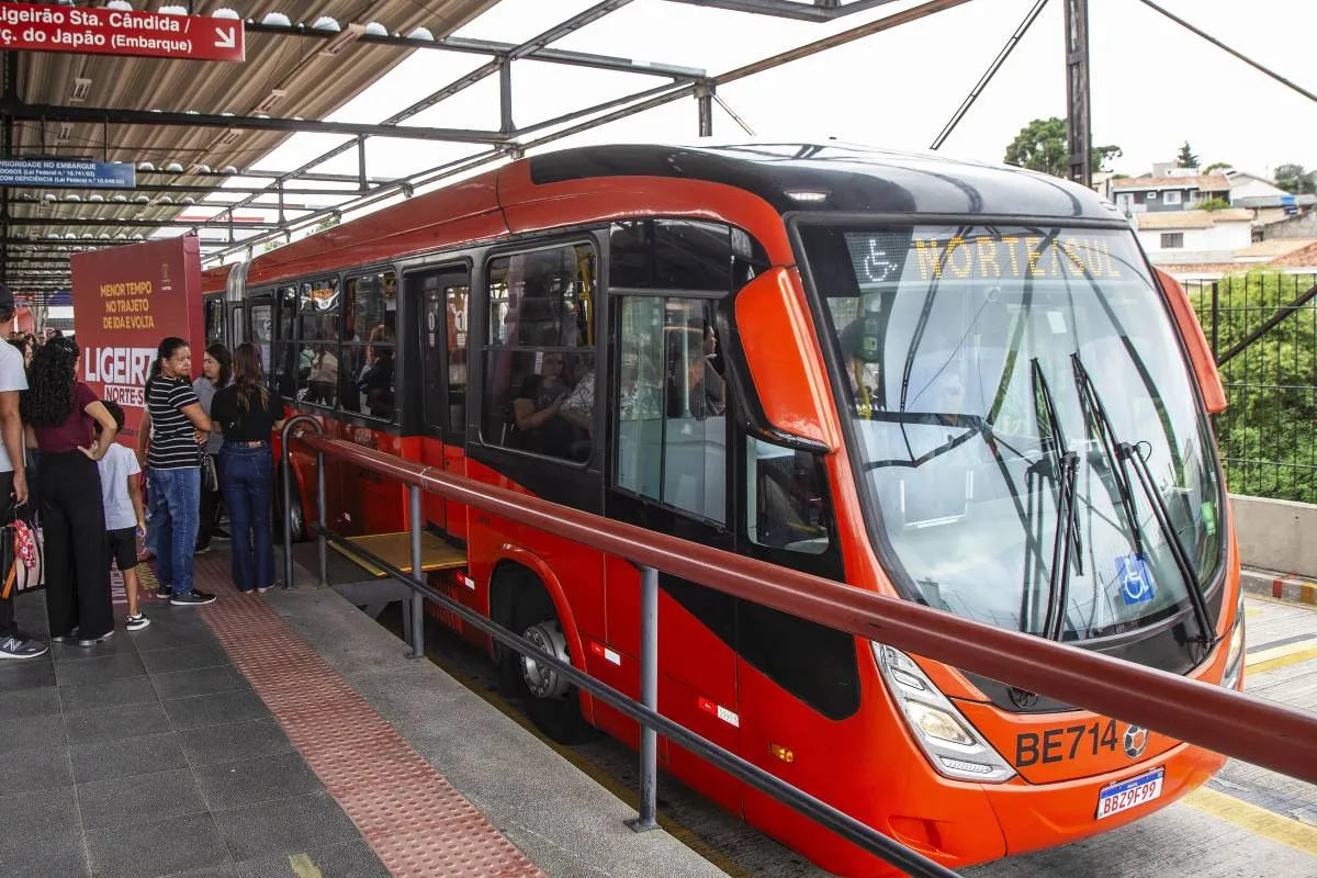 Quatro novos ônibus integrarão frota do Ligeirão em Curitiba