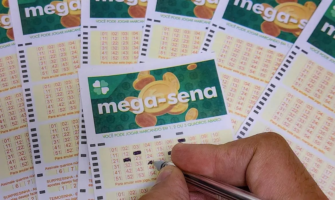 Três apostas do Paraná acertam a quina e faturam prêmios na Mega-Sena; veja cidades e valores