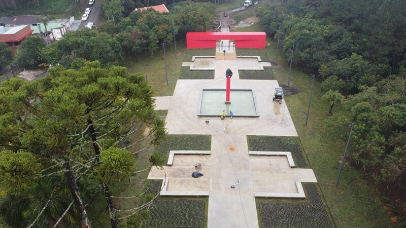 Prevendo aumento no fluxo de veículos, ruas de acesso ao novo parque de Curitiba passam por obras