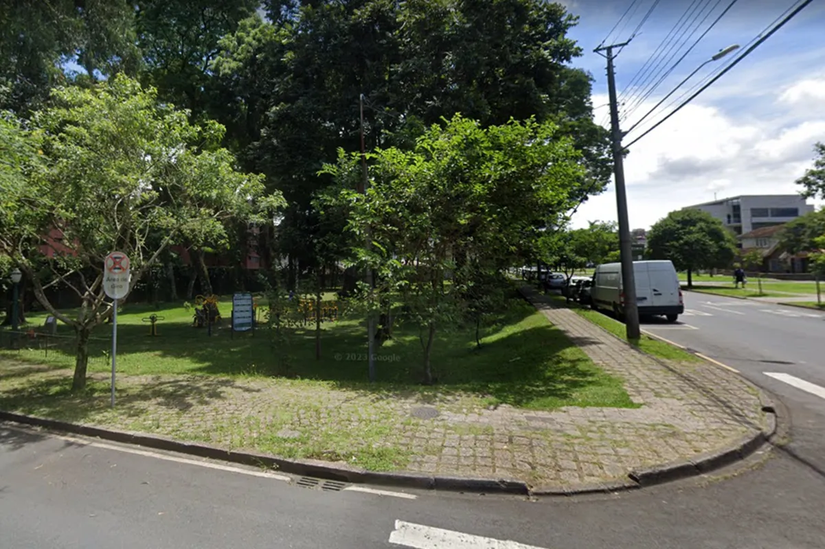 Praça de Curitiba será revitalizada com parquinho e espaço pet