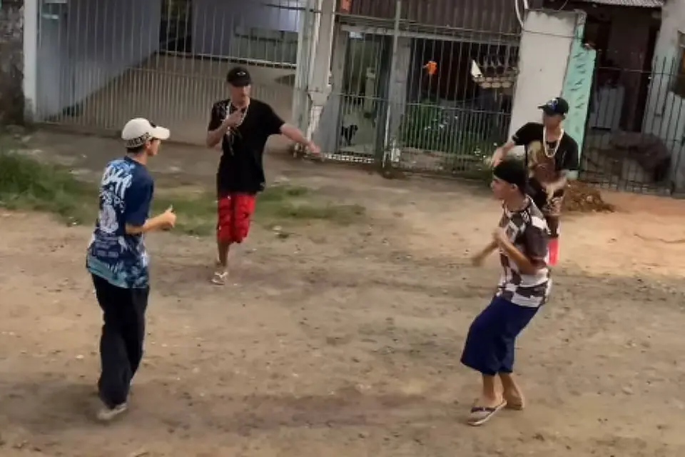 ‘Sarro’: dança debochada é febre entre jovens de Curitiba; veja vídeo