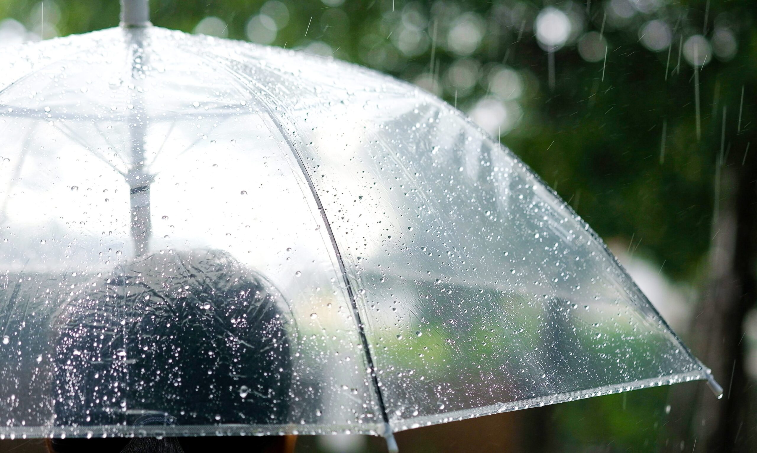 Curitiba deve ter um dia com muitas nuvens neste domingo (13)