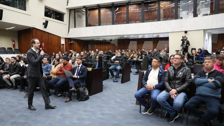 A iniciativa foi voltada à capacitação de servidores da Alep, representantes de câmaras municipais, estudantes e cidadãos interessados em entender os princípios, as normas e as etapas que compõem o processo legislativo.
