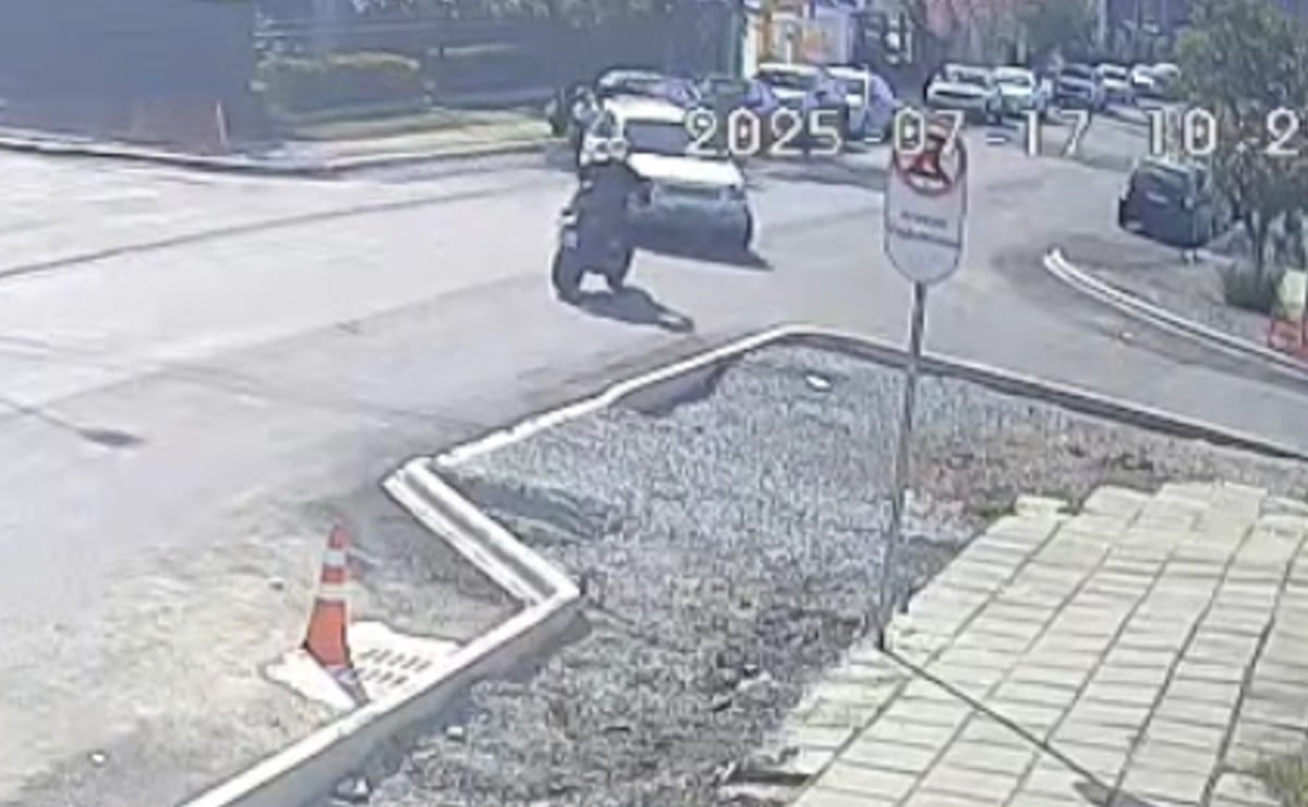 video-acidente-carro-moto-curitiba