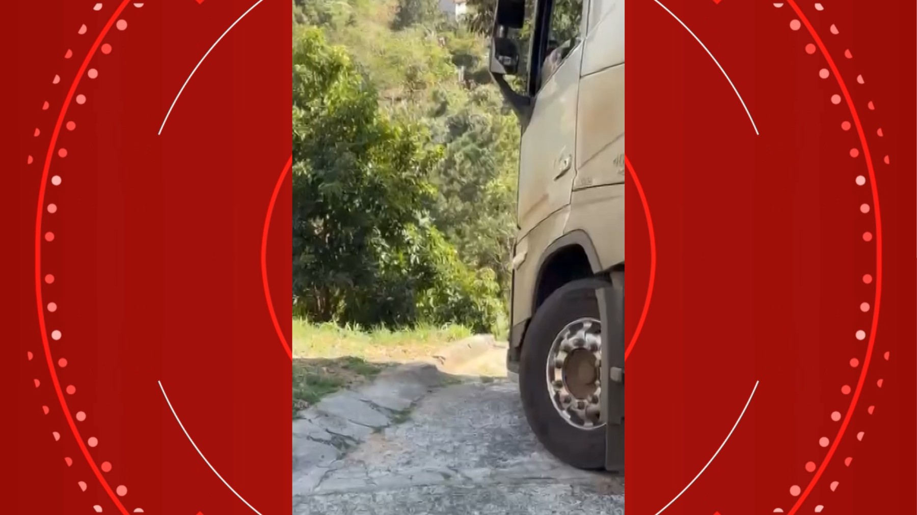 VÍDEO: caminhão quase cai de barranco após GPS enviar motorista para rua sem saída e sem sinalização, no Paraná