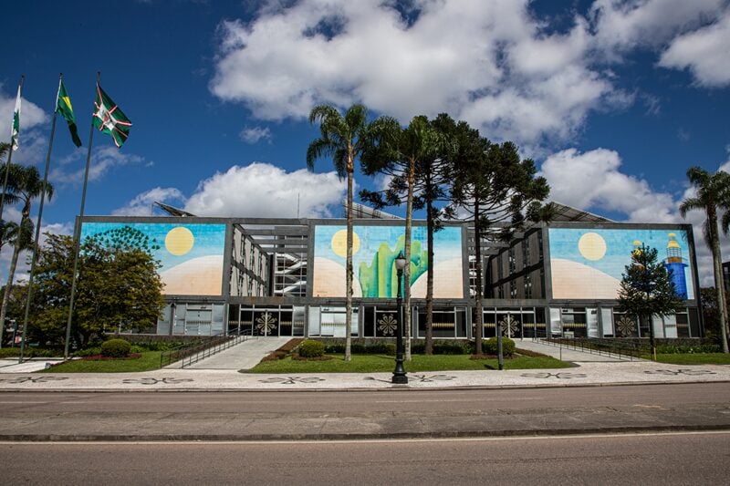 Professores de Educação Infantil de Curitiba que fizeram a transição em 2024 receberão o retroativo