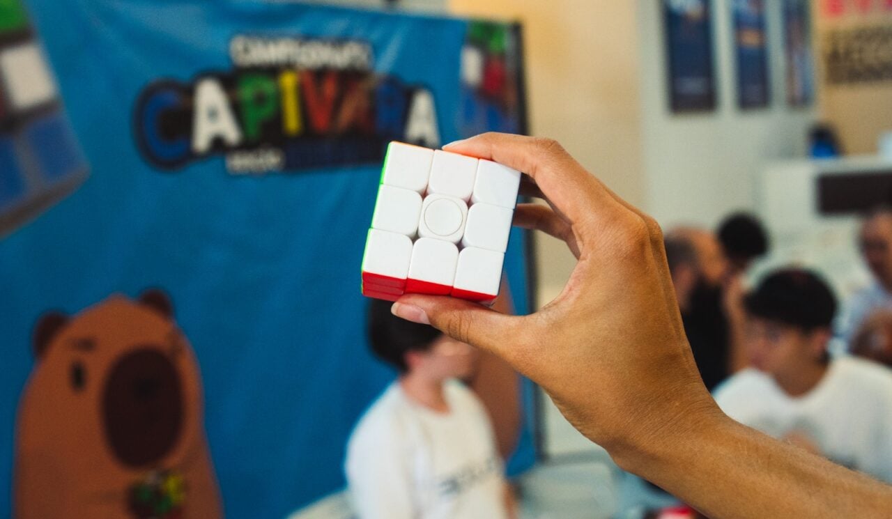 Curitiba sedia campeonato de cubo mágico. Saiba como se inscrever