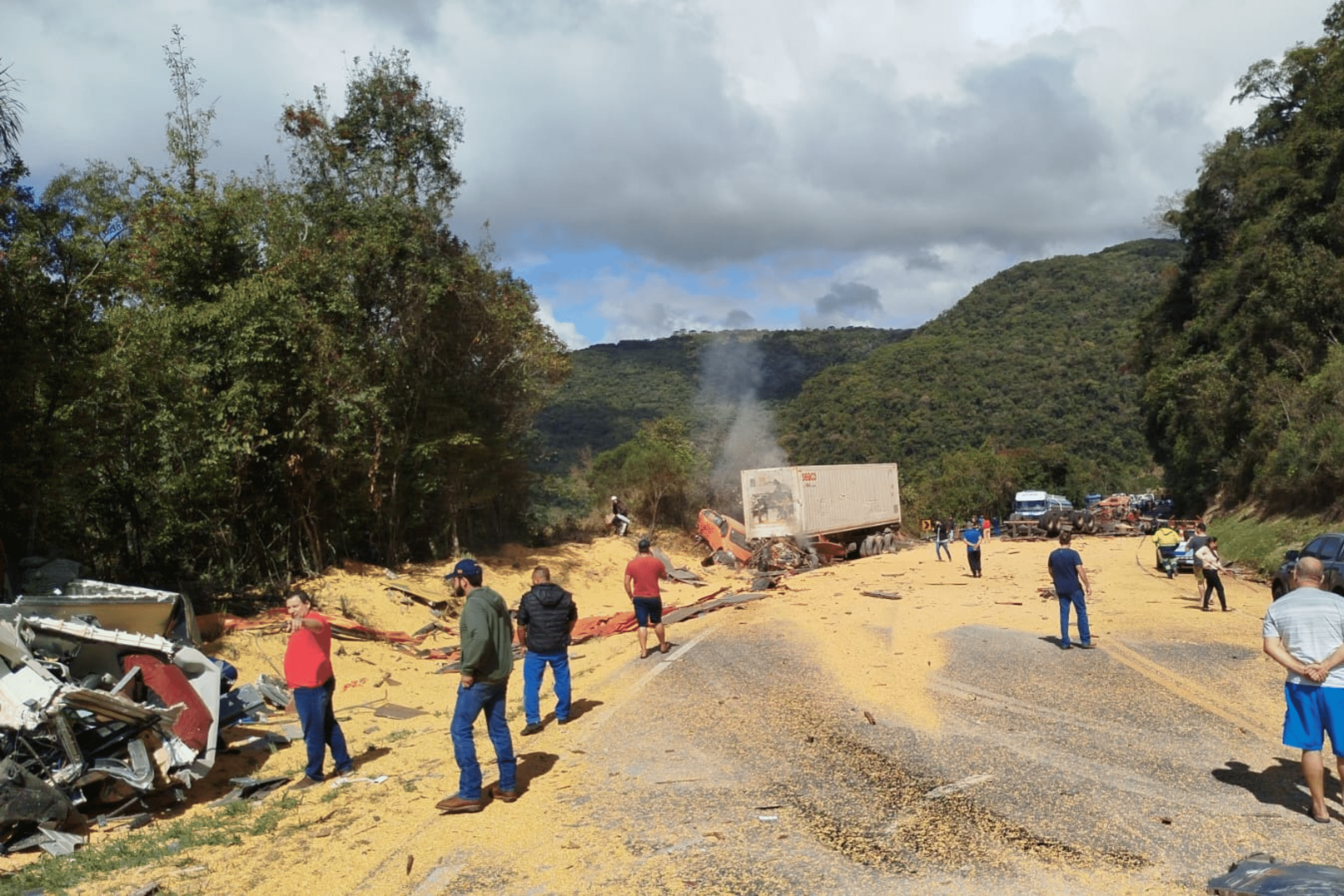 Grave acidente interdita totalmente a Serra da Esperança na BR-277, em Guarapuava – CBN Curitiba – A Rádio Que Toca Notícia