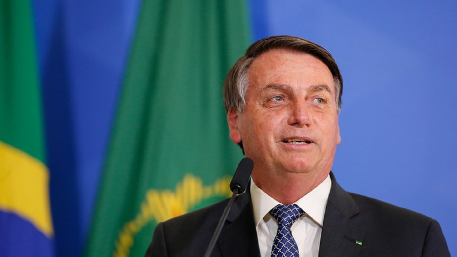 Ao notar embriaguez de juiz, mulher que estava nua no colo tentou assumir volante
