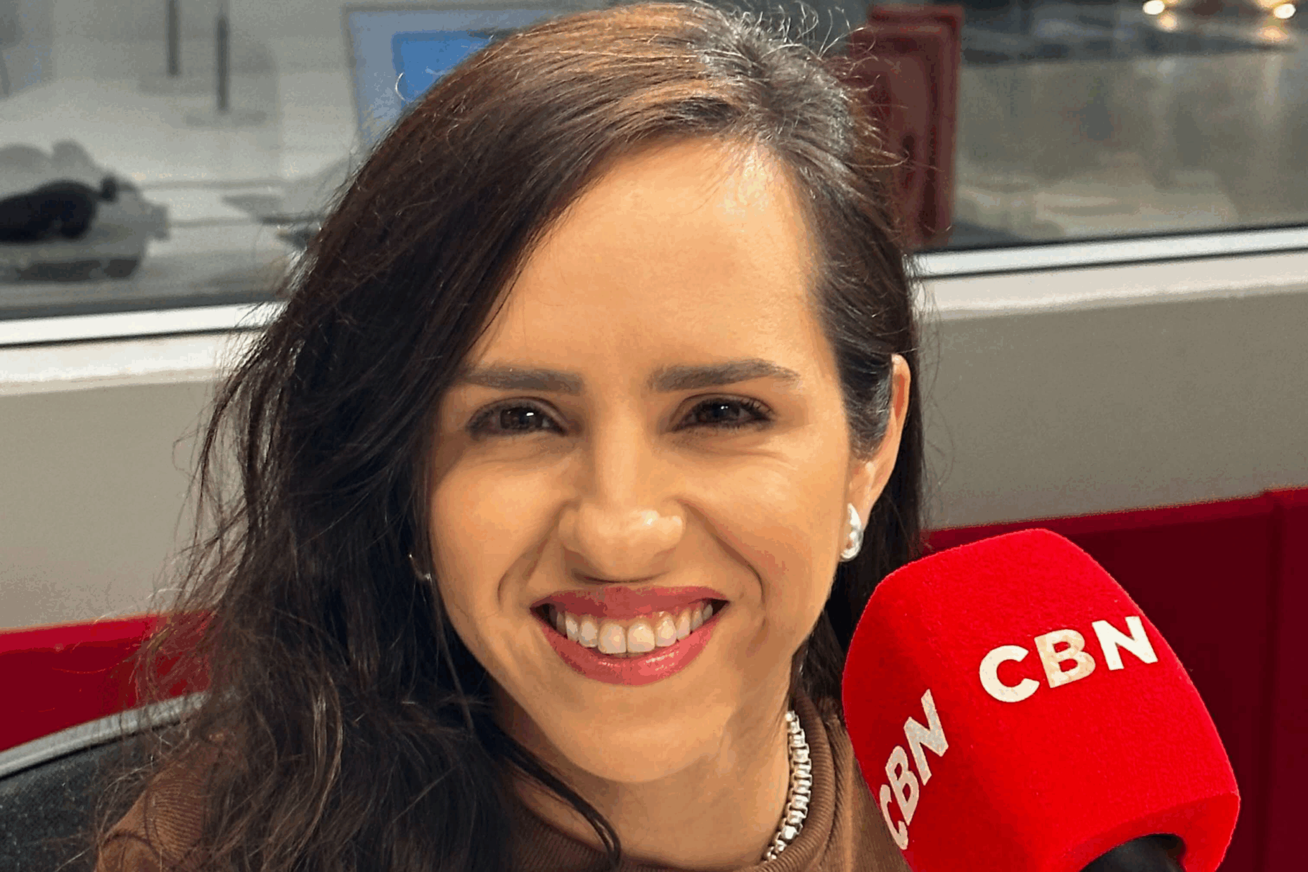 Espetáculo “Madrugueiro ou Alice na Cidade Sorriso” transforma elementos de Curitiba em fantasia no palco – CBN Curitiba – A Rádio Que Toca Notícia