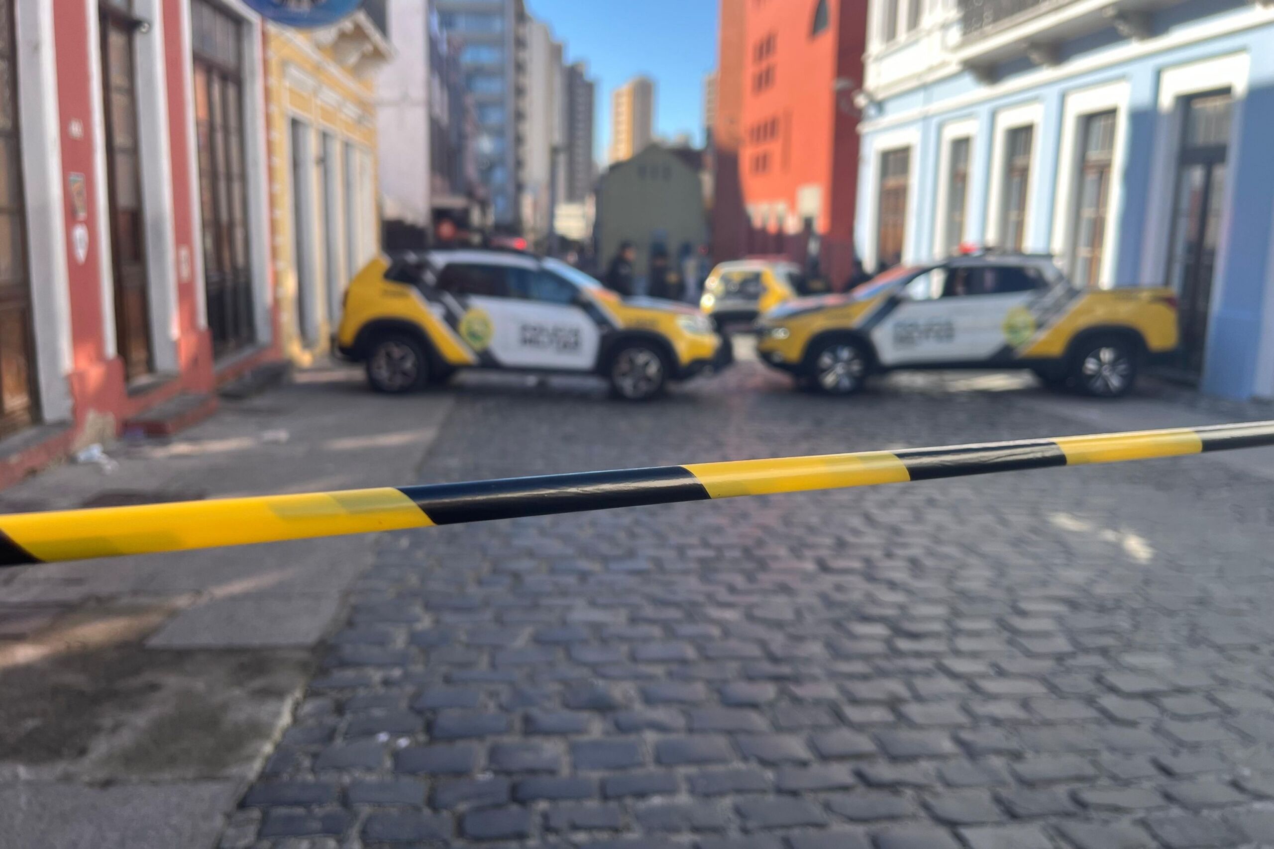 Mulher reage à tentativa de roubo e mata assaltante no Largo da Ordem, em Curitiba – CBN Curitiba – A Rádio Que Toca Notícia