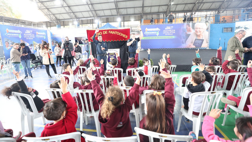 A programação em Santa Felicidade contou com apresentações culturais e educativas.