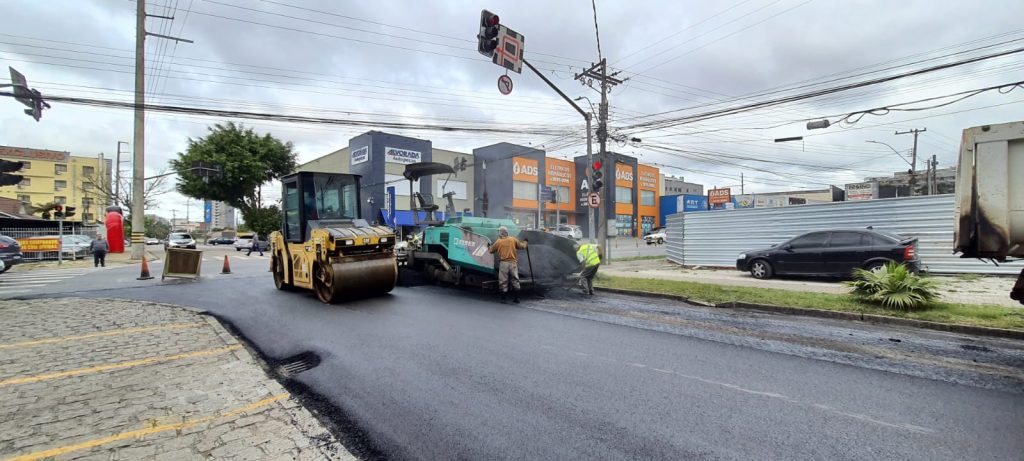 Rua Norberto de Brito, no Centro de São José dos Pinhais, recebe nova pavimentação e melhorias