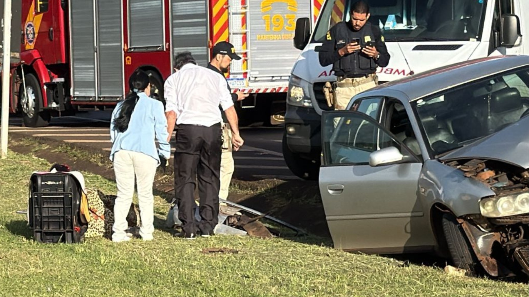 Carro invade pista contrária na BR 277 em Cascavel e colisão deixa oito feridos