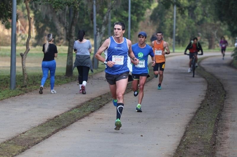 Corrida com 6 mil participantes altera trânsito de Curitiba neste domingo das 6 às 13 horas